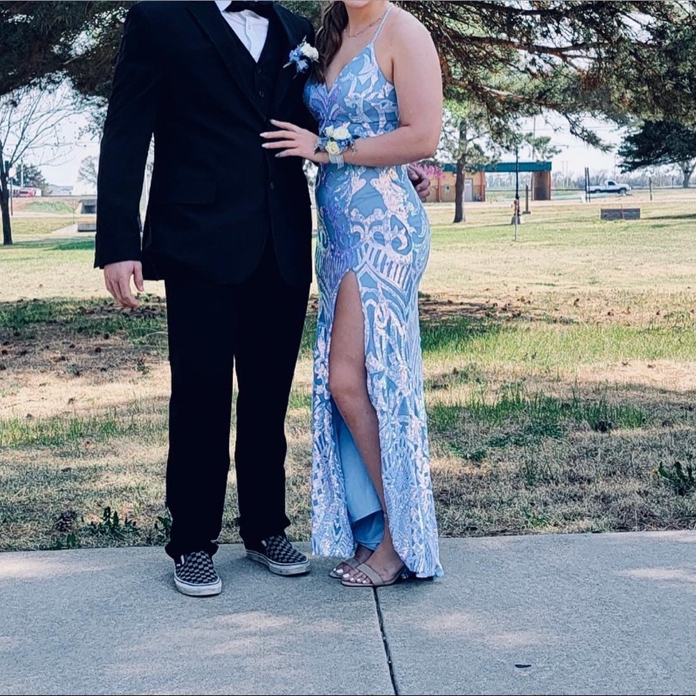 Prom dress - Picture 1 of 3